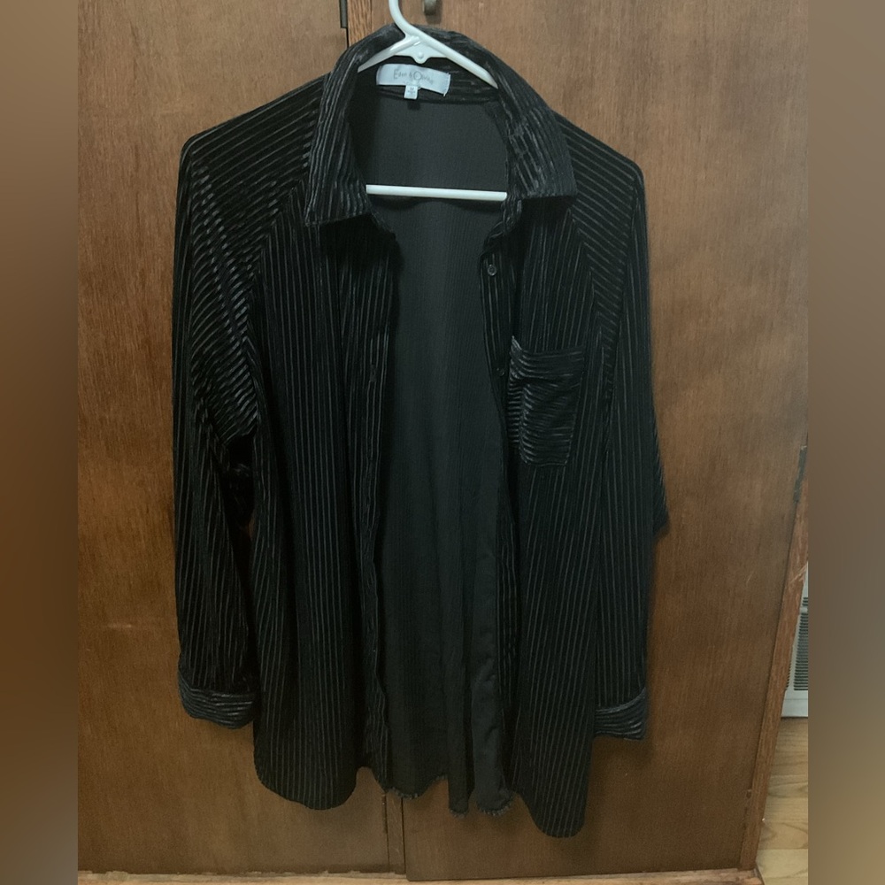 Eden & Olivia black button down textured velvet long sleeve top size M